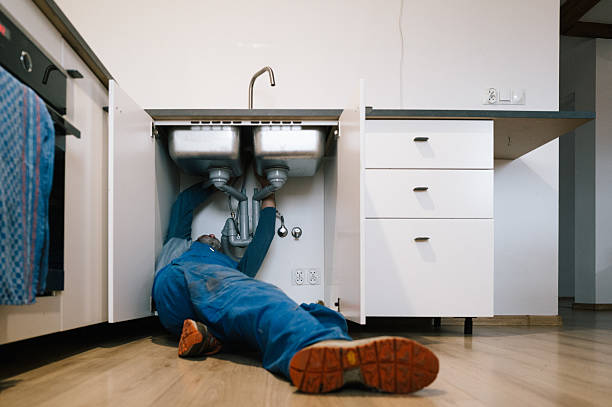 Professional Emergency Plumber technician working in Cushing, MN